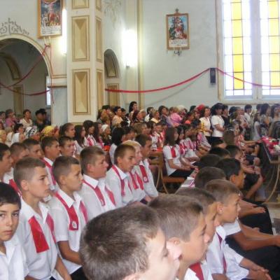25 iulie: Oţeleni: Administrarea sacramentului Mirului