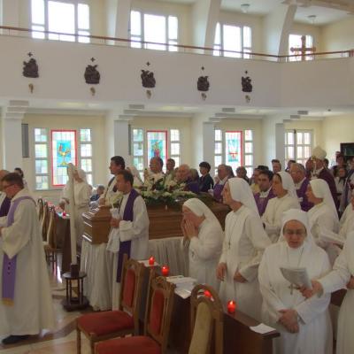 26 iulie: Iaşi: Funeraliile sorei Fiorella Chinappi, din Congregaţia "Fiicele Sfintei Maria a Divinei Providenţe" (Foto: Ovidiu Bişog)