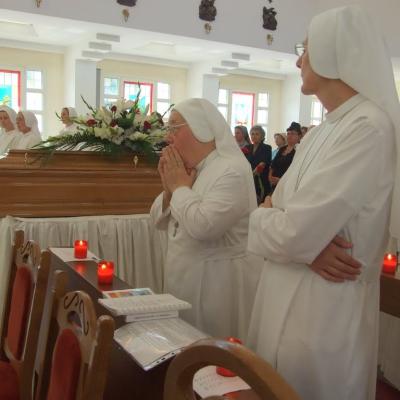 26 iulie: Iaşi: Funeraliile sorei Fiorella Chinappi, din Congregaţia "Fiicele Sfintei Maria a Divinei Providenţe" (Foto: Ovidiu Bişog)