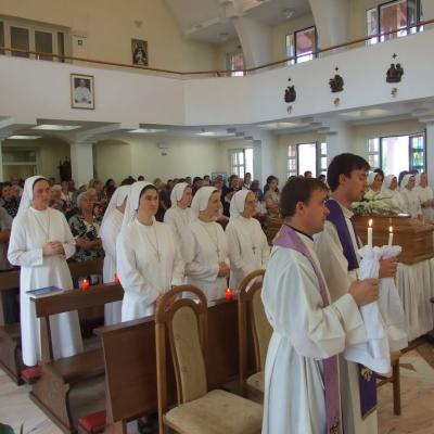 26 iulie: Iaşi: Funeraliile sorei Fiorella Chinappi, din Congregaţia "Fiicele Sfintei Maria a Divinei Providenţe" (Foto: Ovidiu Bişog)