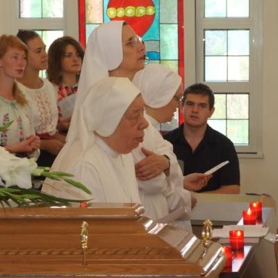 26 iulie: Iaşi: Funeraliile sorei Fiorella Chinappi, din Congregaţia "Fiicele Sfintei Maria a Divinei Providenţe" (Foto: Ovidiu Bişog)
