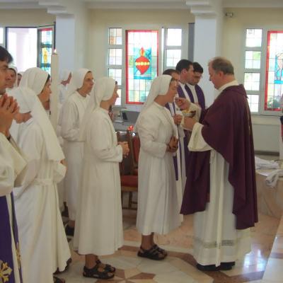 26 iulie: Iaşi: Funeraliile sorei Fiorella Chinappi, din Congregaţia "Fiicele Sfintei Maria a Divinei Providenţe" (Foto: Ovidiu Bişog)