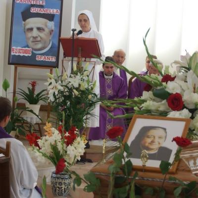 26 iulie: Iaşi: Funeraliile sorei Fiorella Chinappi, din Congregaţia "Fiicele Sfintei Maria a Divinei Providenţe" (Foto: Ovidiu Bişog)