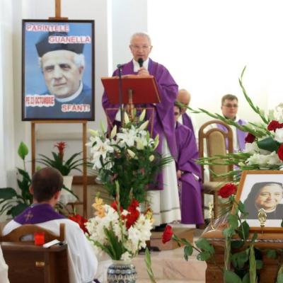 26 iulie: Iaşi: Funeraliile sorei Fiorella Chinappi, din Congregaţia "Fiicele Sfintei Maria a Divinei Providenţe" (Foto: Ovidiu Bişog)