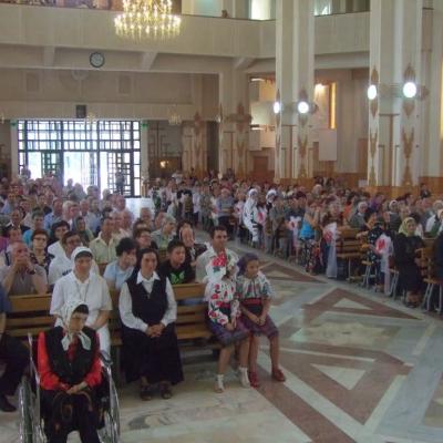 30 iulie: Bacău: Liturghia de înmânare a numirilor preoţilor nou-sfinţiţi