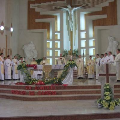 30 iulie: Bacău: Liturghia de înmânare a numirilor preoţilor nou-sfinţiţi