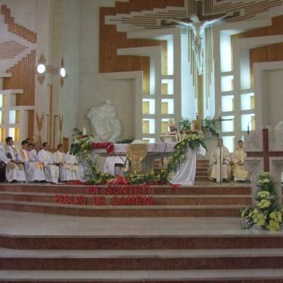 30 iulie: Bacău: Liturghia de înmânare a numirilor preoţilor nou-sfinţiţi