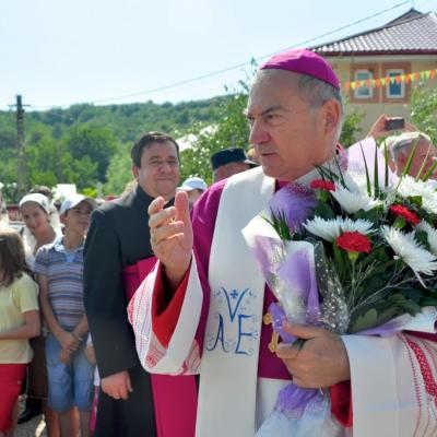 6 august: Sărata-Băi: Sfinţirea bisericii "Sfânta Fecioara Maria de Fatima"