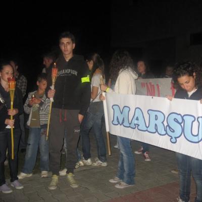 13 august: Oneşti: Marşul Credinţei