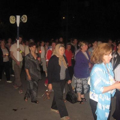 13 august: Oneşti: Marşul Credinţei