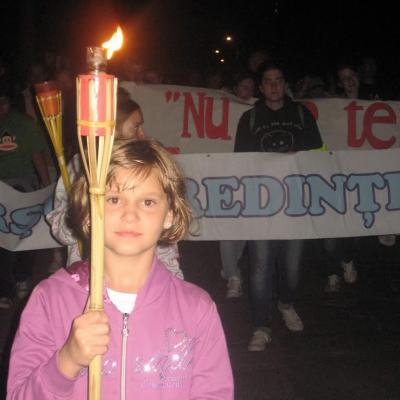 13 august: Oneşti: Marşul Credinţei