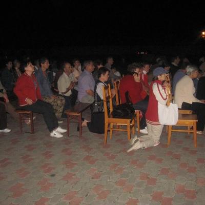 13 august: Oneşti: Marşul Credinţei