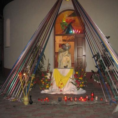 13 august: Oneşti: Marşul Credinţei