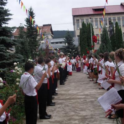 28 august: Gura Humorului: Administrarea sacramentului Mirului