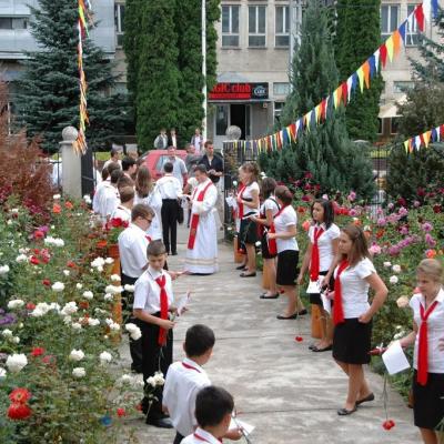 28 august: Gura Humorului: Administrarea sacramentului Mirului