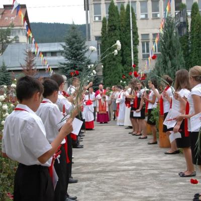 28 august: Gura Humorului: Administrarea sacramentului Mirului