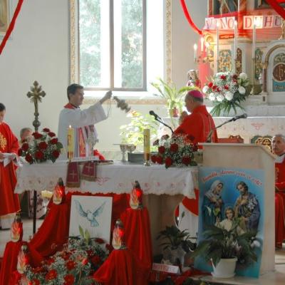 28 august: Gura Humorului: Administrarea sacramentului Mirului