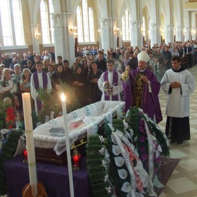 7 septembrie: Adjudeni: Funeraliile părintelui Mihai Gal