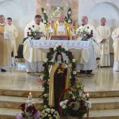 2 octombrie: Iaşi: Admirând-o pe sfânta Tereza a Pruncului Isus