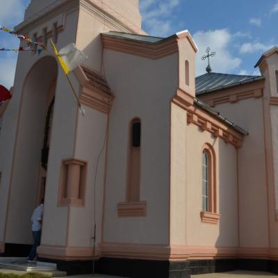 2 octombrie: Schineni: Consacrarea altarului şi sfintirea bisericii "Sfânta Tereza a Pruncului Isus"