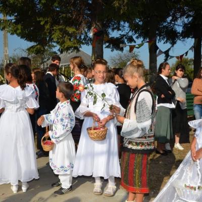 2 octombrie: Schineni: Consacrarea altarului şi sfintirea bisericii "Sfânta Tereza a Pruncului Isus"