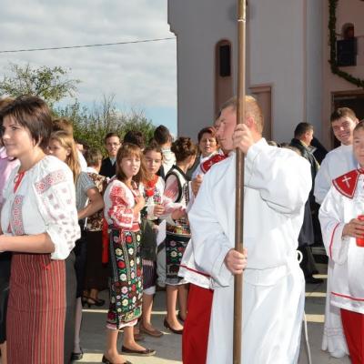 2 octombrie: Schineni: Consacrarea altarului şi sfintirea bisericii "Sfânta Tereza a Pruncului Isus"