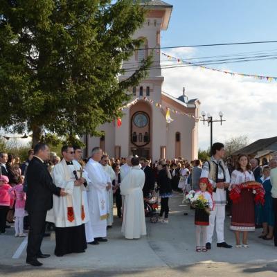 2 octombrie: Schineni: Consacrarea altarului şi sfintirea bisericii "Sfânta Tereza a Pruncului Isus"