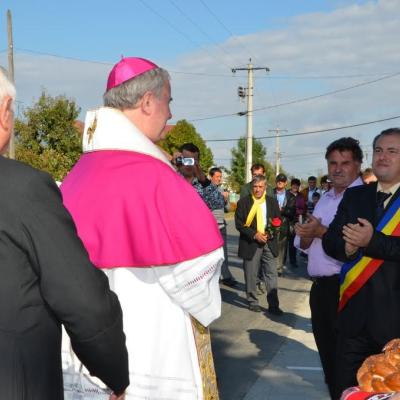 2 octombrie: Schineni: Consacrarea altarului şi sfintirea bisericii "Sfânta Tereza a Pruncului Isus"