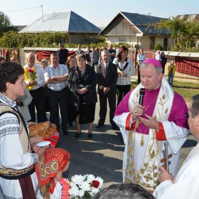 2 octombrie: Schineni: Consacrarea altarului şi sfintirea bisericii "Sfânta Tereza a Pruncului Isus"