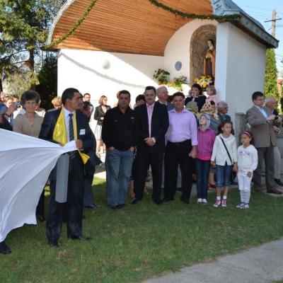 2 octombrie: Schineni: Consacrarea altarului şi sfintirea bisericii "Sfânta Tereza a Pruncului Isus"