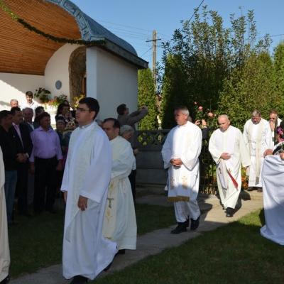 2 octombrie: Schineni: Consacrarea altarului şi sfintirea bisericii "Sfânta Tereza a Pruncului Isus"