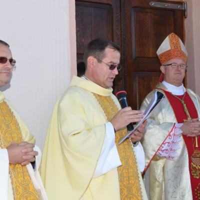2 octombrie: Schineni: Consacrarea altarului şi sfintirea bisericii "Sfânta Tereza a Pruncului Isus"