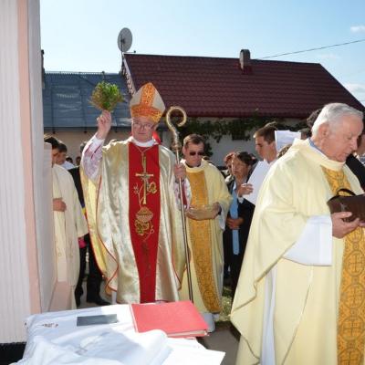 2 octombrie: Schineni: Consacrarea altarului şi sfintirea bisericii "Sfânta Tereza a Pruncului Isus"