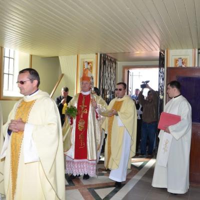 2 octombrie: Schineni: Consacrarea altarului şi sfintirea bisericii "Sfânta Tereza a Pruncului Isus"