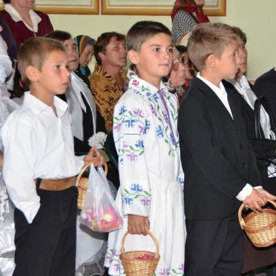 2 octombrie: Schineni: Consacrarea altarului şi sfintirea bisericii "Sfânta Tereza a Pruncului Isus"
