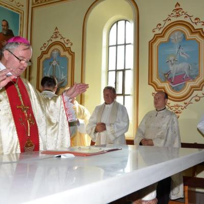 2 octombrie: Schineni: Consacrarea altarului şi sfintirea bisericii "Sfânta Tereza a Pruncului Isus"