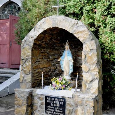 16 octombrie: Vicşani: Sfinţirea noii grote din faţa bisericii romano-catolice