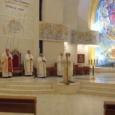 1 noiembrie: Iaşi: Liturghie cu requiem solemn pentru sufletele episcopilor şi preoţilor decedaţi