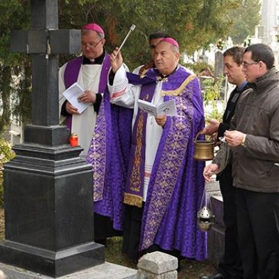 2 noiembrie: Iaşi: Pomenirea tuturor credincioşilor răposaţi în cimitirul "Eternitatea". Foto: Adrian Cuba