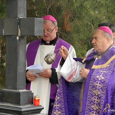 2 noiembrie: Iaşi: Pomenirea tuturor credincioşilor răposaţi în cimitirul "Eternitatea". Foto: Adrian Cuba