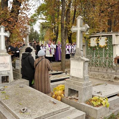 2 noiembrie: Iaşi: Pomenirea tuturor credincioşilor răposaţi în cimitirul "Eternitatea". Foto: Adrian Cuba