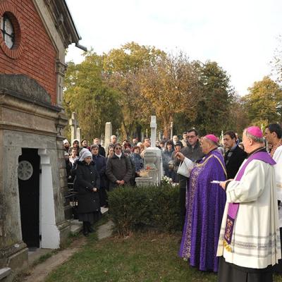 2 noiembrie: Iaşi: Pomenirea tuturor credincioşilor răposaţi în cimitirul "Eternitatea". Foto: Adrian Cuba