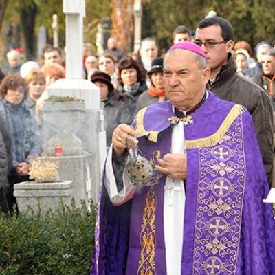2 noiembrie: Iaşi: Pomenirea tuturor credincioşilor răposaţi în cimitirul "Eternitatea". Foto: Adrian Cuba