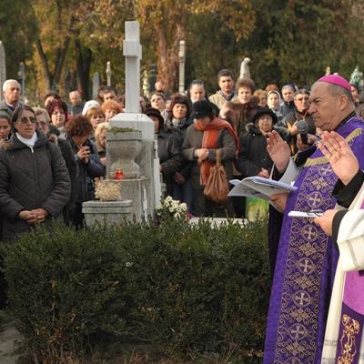 2 noiembrie: Iaşi: Pomenirea tuturor credincioşilor răposaţi în cimitirul "Eternitatea". Foto: Adrian Cuba