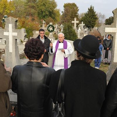 2 noiembrie: Iaşi: Pomenirea tuturor credincioşilor răposaţi în cimitirul "Eternitatea". Foto: Adrian Cuba