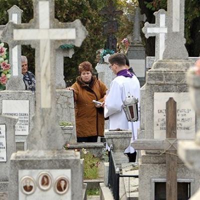 2 noiembrie: Iaşi: Pomenirea tuturor credincioşilor răposaţi în cimitirul "Eternitatea". Foto: Adrian Cuba