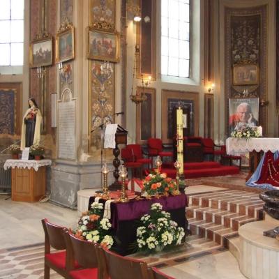 2 noiembrie: Iaşi: Liturghie cu requiem in catedrala "Adormirea Maicii Domnului" şi rugăciuni pentru răposaţi la cimitirul "Eternitatea" din Iaşi