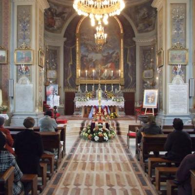 2 noiembrie: Iaşi: Liturghie cu requiem in catedrala "Adormirea Maicii Domnului" şi rugăciuni pentru răposaţi la cimitirul "Eternitatea" din Iaşi