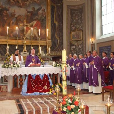 2 noiembrie: Iaşi: Liturghie cu requiem in catedrala "Adormirea Maicii Domnului" şi rugăciuni pentru răposaţi la cimitirul "Eternitatea" din Iaşi