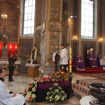 2 noiembrie: Iaşi: Liturghie cu requiem in catedrala "Adormirea Maicii Domnului" şi rugăciuni pentru răposaţi la cimitirul "Eternitatea" din Iaşi